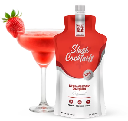 24 ICE Slush Strawberry Daiquiri í skvísu við hlið kokteilglass með frosnum jarðarberjakokteil