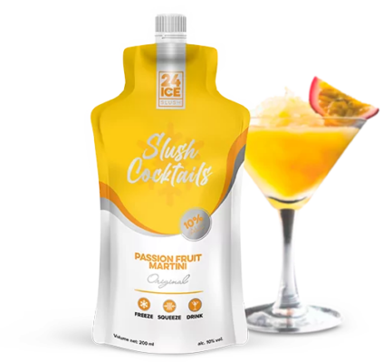 24 ICE Slush Passion Fruit Martini í skvísu við hlið kokteilglass með frosnum ástaraldinkokteil