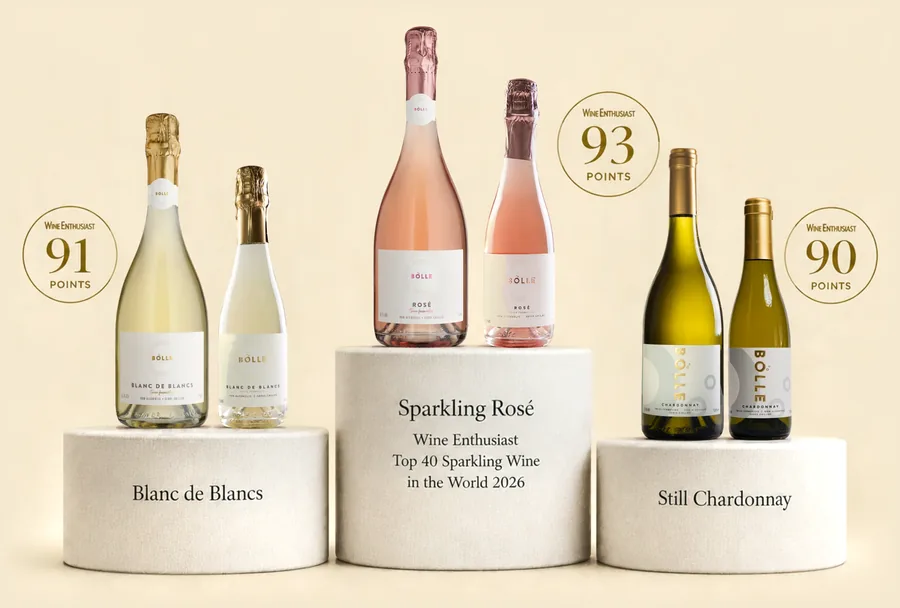 Óáfengu vínin BOLLE Blanc de Blancs, Sparkling Rosé og Still Chardonnay á ljósum stöllum með einkunnum Wine Enthusiast: 91, 93 og 90 stig.
